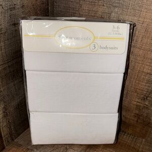 NIP White Baby Bodysuits 3-Pack-size‎ 3-6 months